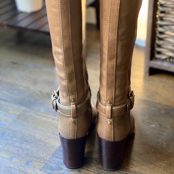 TORY BURCH Excellent Condition! - Picture 3 of 16